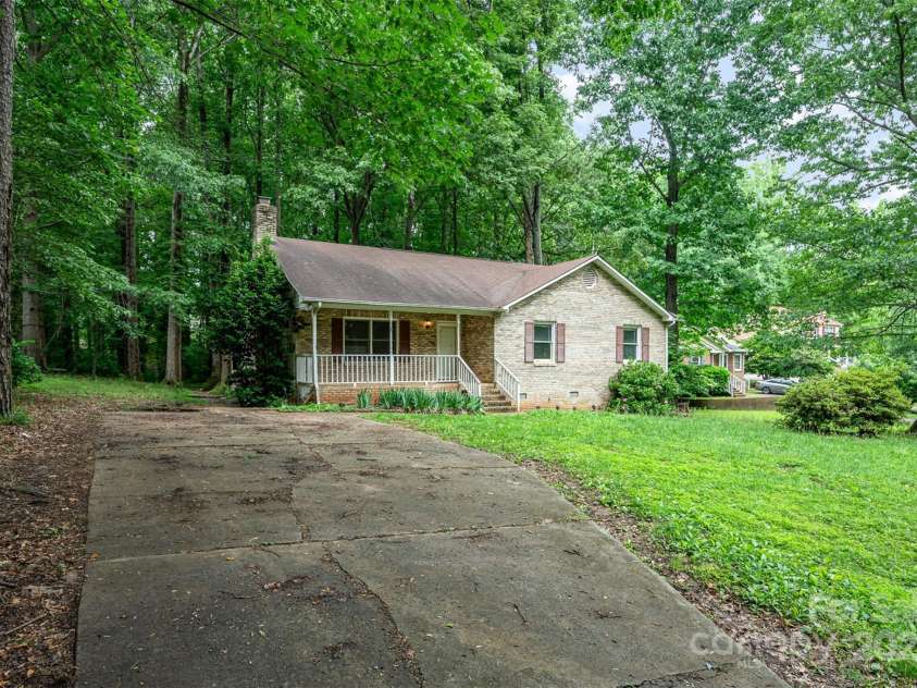 1802 Deer Street, Charlotte, NC 28214.  MLS# CAR4265811, YatesRealty ID 18977. 