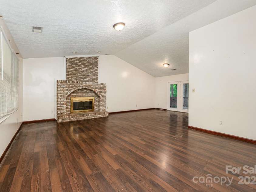 1802 Deer Street, Charlotte, NC 28214.  MLS# CAR4265811, YatesRealty ID 18977. 