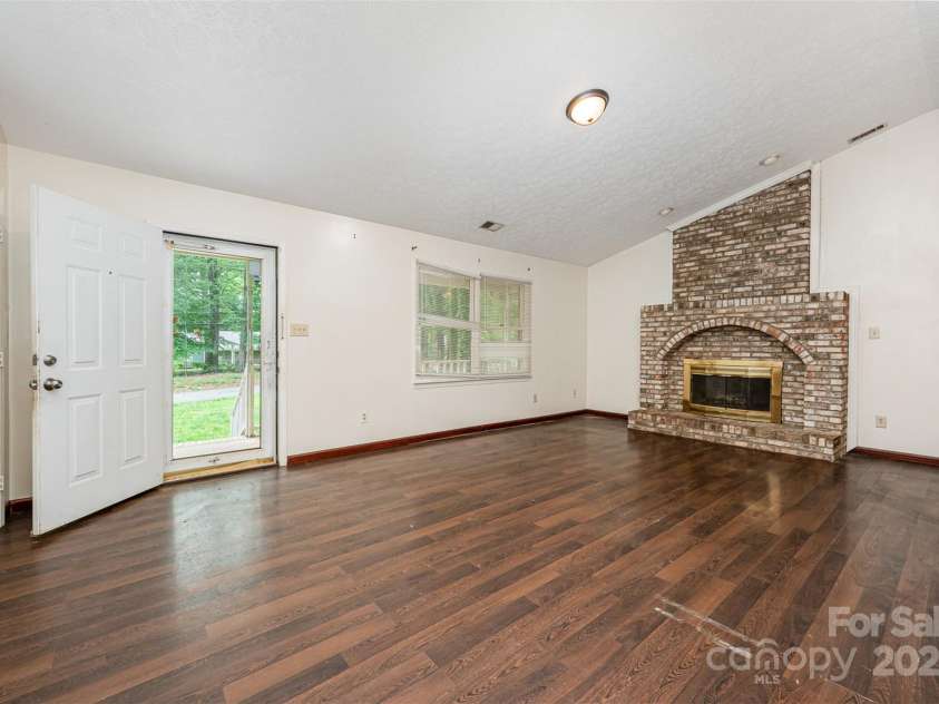 1802 Deer Street, Charlotte, NC 28214.  MLS# CAR4265811, YatesRealty ID 18977. 