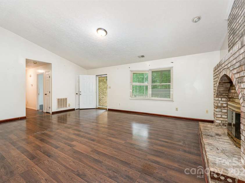 1802 Deer Street, Charlotte, NC 28214.  MLS# CAR4265811, YatesRealty ID 18977. 