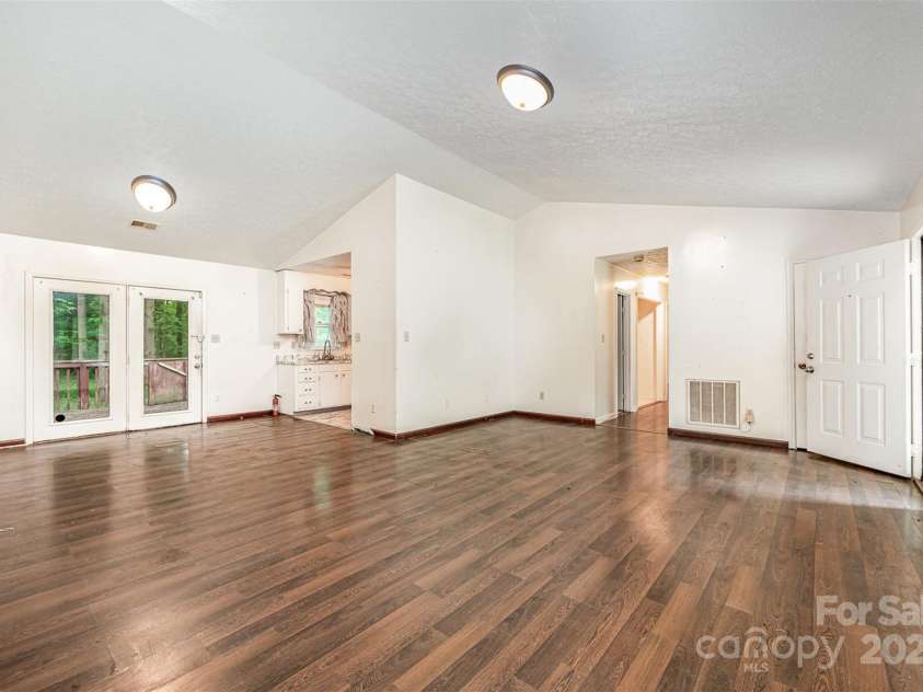 1802 Deer Street, Charlotte, NC 28214.  MLS# CAR4265811, YatesRealty ID 18977. 