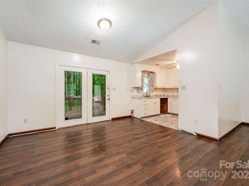 1802 Deer Street, Charlotte, NC 28214.  MLS# CAR4265811, YatesRealty ID 18977. 