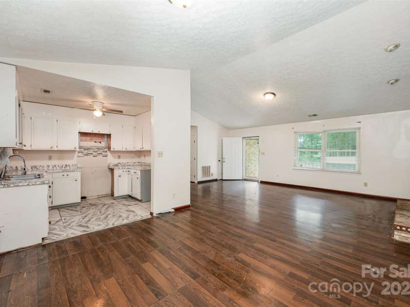 1802 Deer Street, Charlotte, NC 28214.  MLS# CAR4265811, YatesRealty ID 18977. 