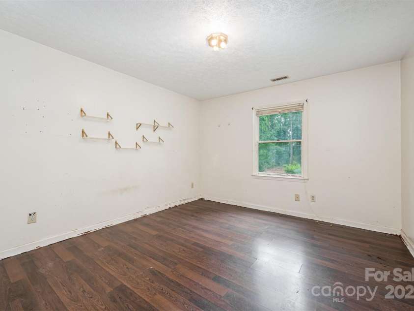 1802 Deer Street, Charlotte, NC 28214.  MLS# CAR4265811, YatesRealty ID 18977. 