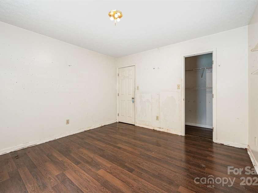 1802 Deer Street, Charlotte, NC 28214.  MLS# CAR4265811, YatesRealty ID 18977. 