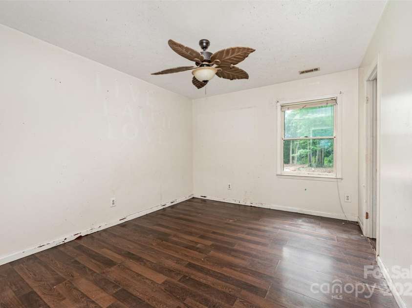 1802 Deer Street, Charlotte, NC 28214.  MLS# CAR4265811, YatesRealty ID 18977. 