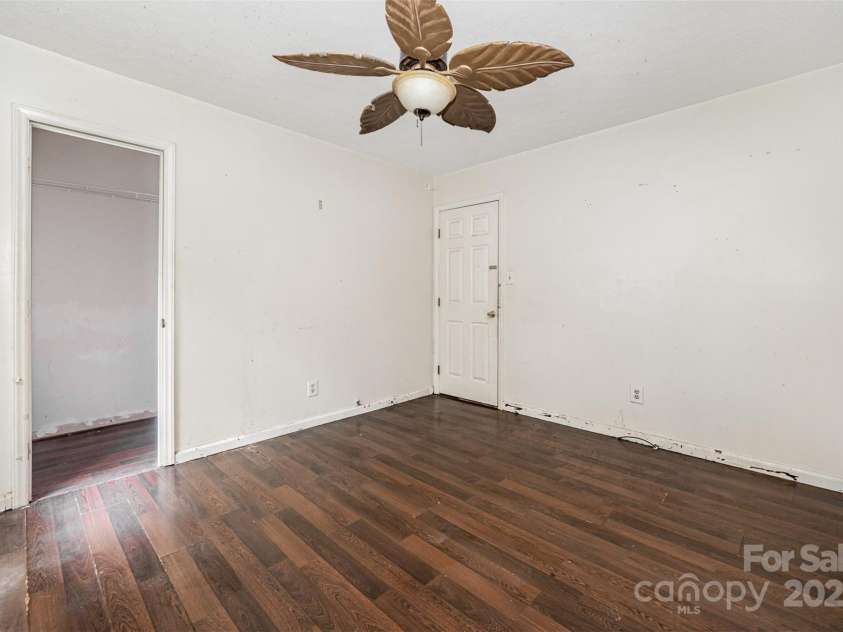 1802 Deer Street, Charlotte, NC 28214.  MLS# CAR4265811, YatesRealty ID 18977. 