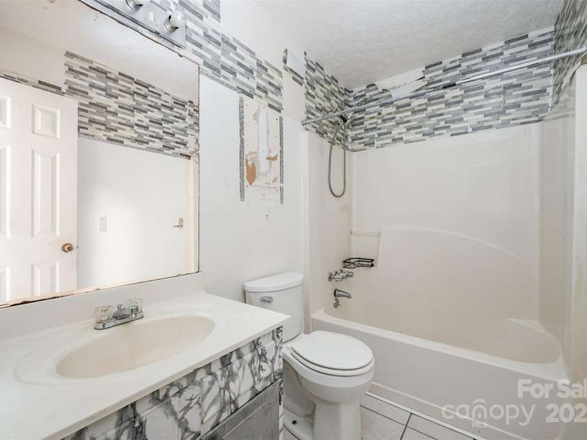 1802 Deer Street, Charlotte, NC 28214.  MLS# CAR4265811, YatesRealty ID 18977. 