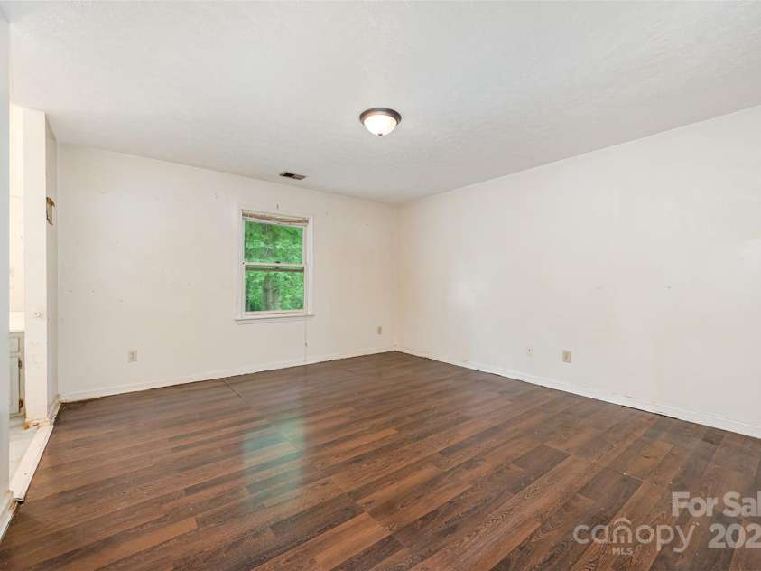 1802 Deer Street, Charlotte, NC 28214.  MLS# CAR4265811, YatesRealty ID 18977. 