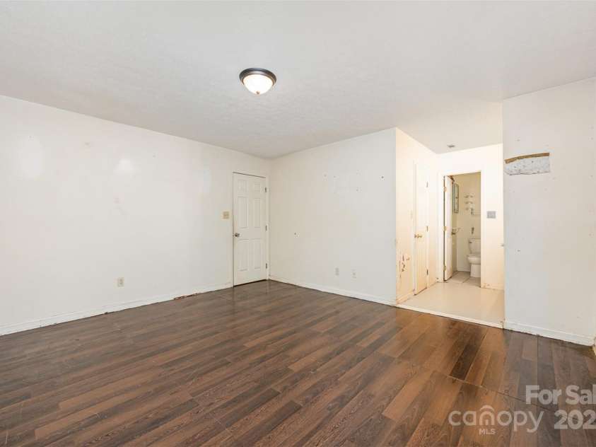1802 Deer Street, Charlotte, NC 28214.  MLS# CAR4265811, YatesRealty ID 18977. 