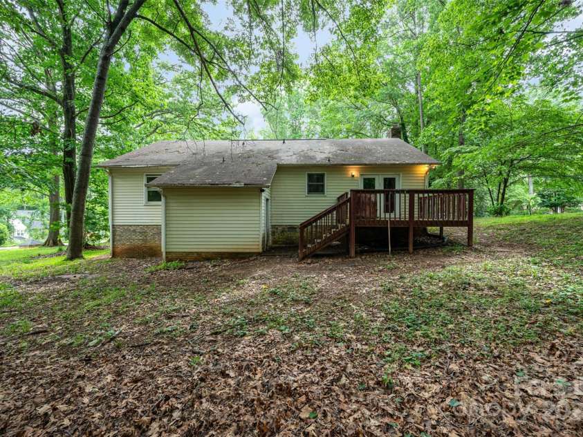 1802 Deer Street, Charlotte, NC 28214.  MLS# CAR4265811, YatesRealty ID 18977. 