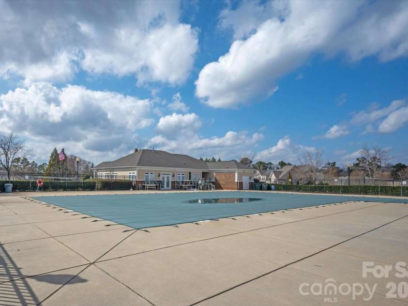 3066 Priory Ridge Drive, Fort Mill, SC 29707.  MLS# CAR4349645, YatesRealty ID 18977. Community Amenities