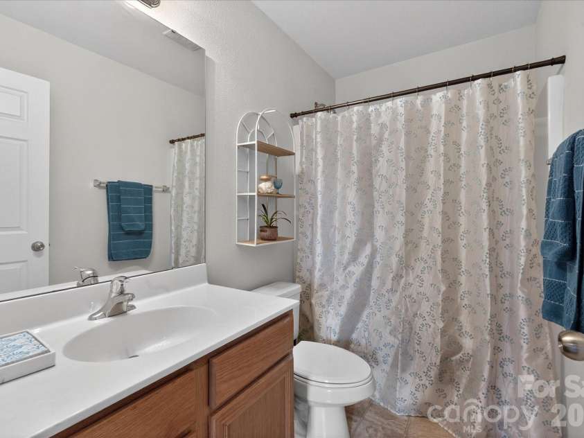 3066 Priory Ridge Drive, Fort Mill, SC 29707.  MLS# CAR4349645, YatesRealty ID 18977. Full Bathroom