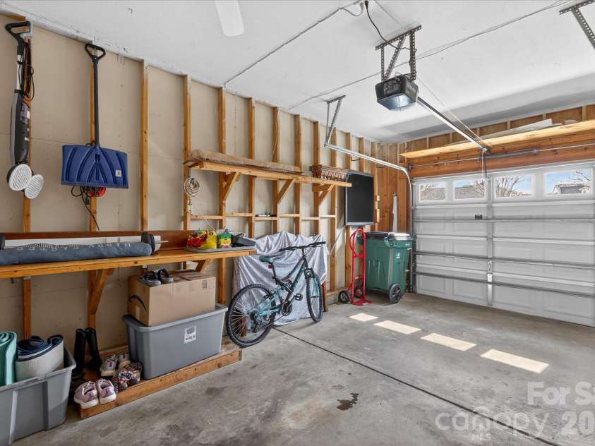 3066 Priory Ridge Drive, Fort Mill, SC 29707.  MLS# CAR4349645, YatesRealty ID 18977. Garage 