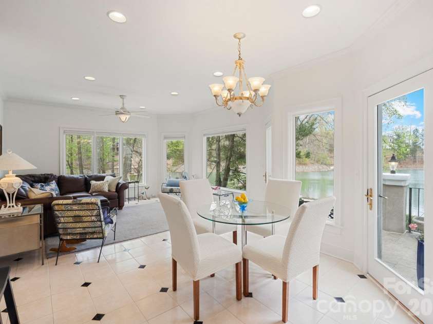 141 Grand Bay Drive, Mooresville, NC 28117.  MLS# CAR4364681, YatesRealty ID 18978. 