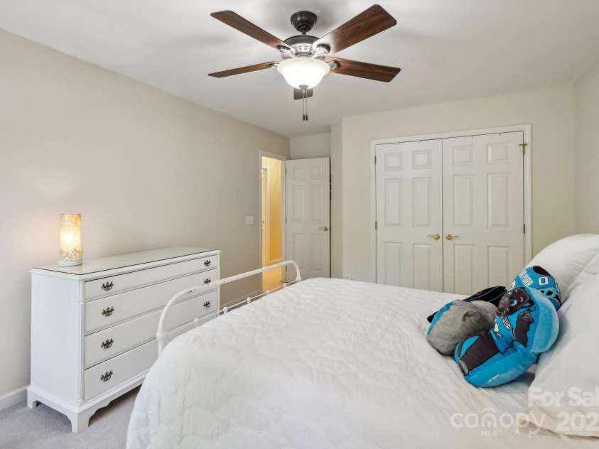 909 Staghorn Lane, Waxhaw, NC 28173.  MLS# CAR4255328, YatesRealty ID 18978. 