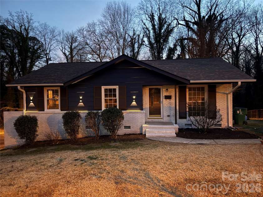 1423 Chelveston Drive, Charlotte, NC 28208.  MLS# CAR4362432, YatesRealty ID 18979. 