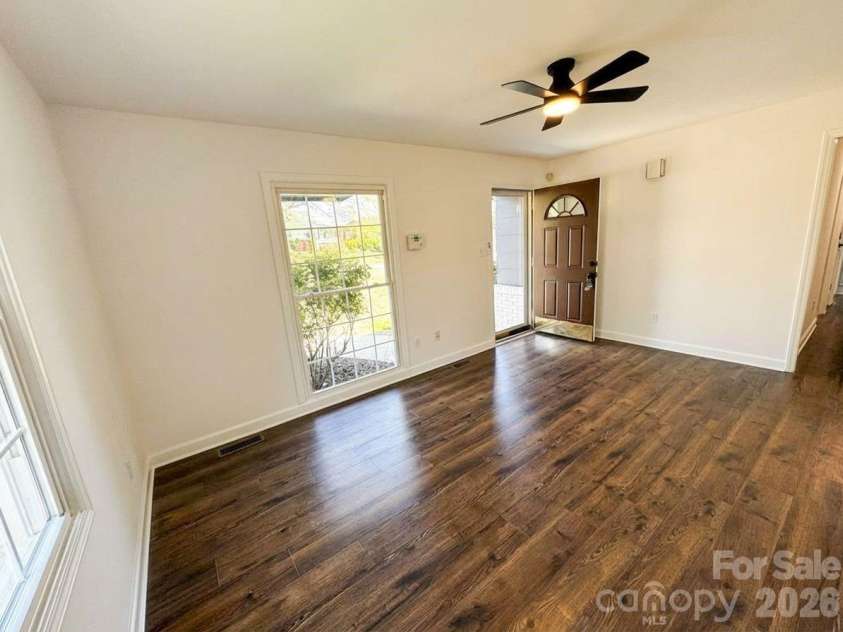 1423 Chelveston Drive, Charlotte, NC 28208.  MLS# CAR4362432, YatesRealty ID 18979. 