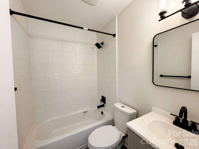 1423 Chelveston Drive, Charlotte, NC 28208.  MLS# CAR4362432, YatesRealty ID 18979. 