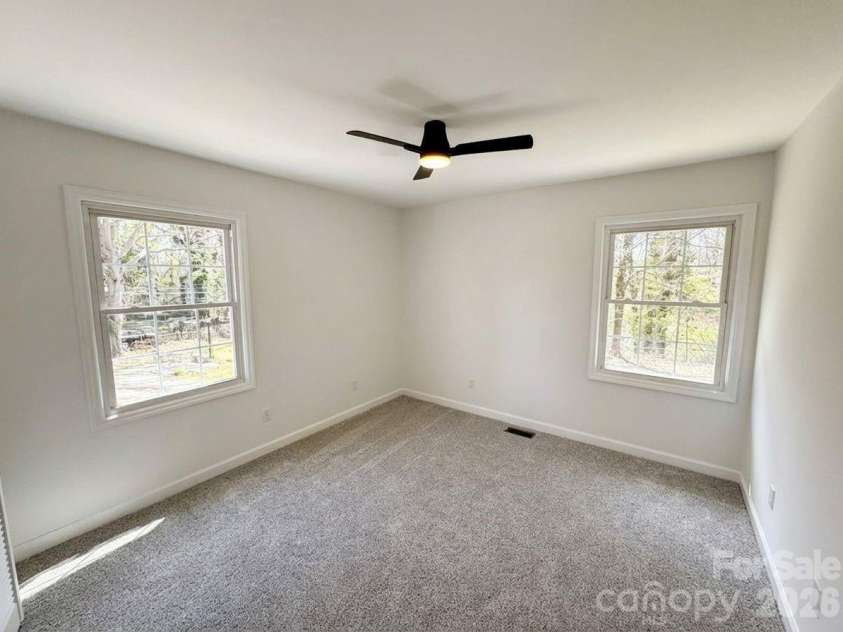 1423 Chelveston Drive, Charlotte, NC 28208.  MLS# CAR4362432, YatesRealty ID 18979. 
