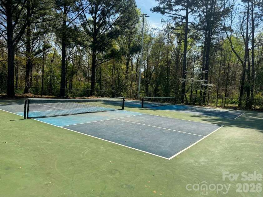 1423 Chelveston Drive, Charlotte, NC 28208.  MLS# CAR4362432, YatesRealty ID 18979. 