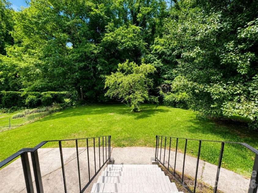 1423 Chelveston Drive, Charlotte, NC 28208.  MLS# CAR4362432, YatesRealty ID 18979. 
