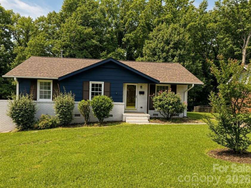 1423 Chelveston Drive, Charlotte, NC 28208.  MLS# CAR4362432, YatesRealty ID 18979. 