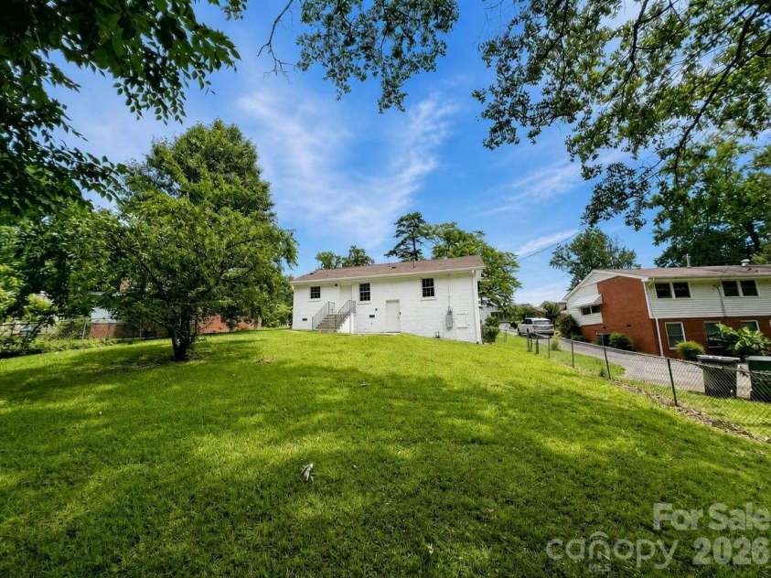 1423 Chelveston Drive, Charlotte, NC 28208.  MLS# CAR4362432, YatesRealty ID 18979. 