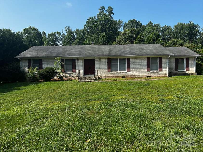 629 Belmorrow Drive, Charlotte, NC 28214.  MLS# CAR4247831, YatesRealty ID 18979. 