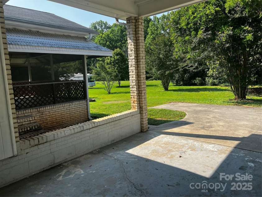 629 Belmorrow Drive, Charlotte, NC 28214.  MLS# CAR4247831, YatesRealty ID 18979. 