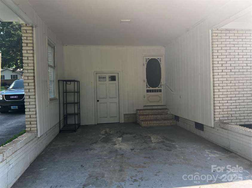 629 Belmorrow Drive, Charlotte, NC 28214.  MLS# CAR4247831, YatesRealty ID 18979. 