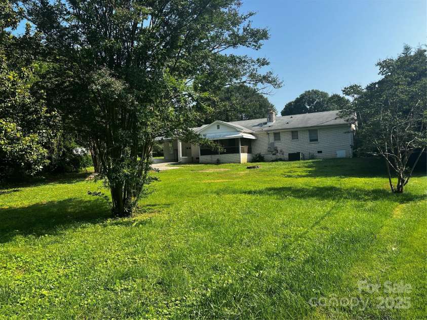 629 Belmorrow Drive, Charlotte, NC 28214.  MLS# CAR4247831, YatesRealty ID 18979. 