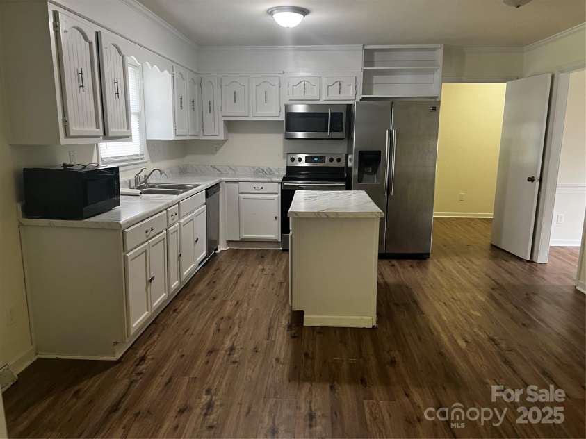 629 Belmorrow Drive, Charlotte, NC 28214.  MLS# CAR4247831, YatesRealty ID 18979. KT