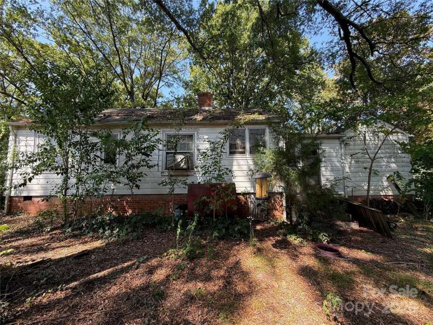 2412 Beacon Street, Charlotte, NC 28205.  MLS# CAR4306008, YatesRealty ID 1898. 