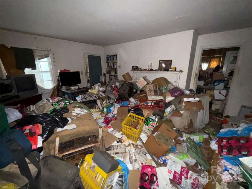 2412 Beacon Street, Charlotte, NC 28205.  MLS# CAR4306008, YatesRealty ID 1898. 