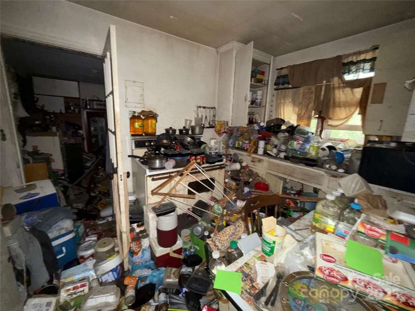 2412 Beacon Street, Charlotte, NC 28205.  MLS# CAR4306008, YatesRealty ID 1898. 