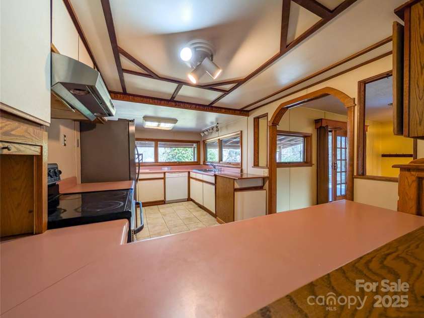 455 Rocky Springs Heights, Burnsville, NC 28714.  MLS# CAR4217195, YatesRealty ID 1898. 