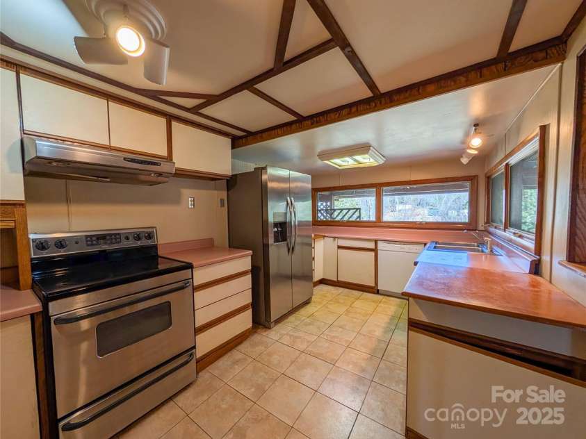 455 Rocky Springs Heights, Burnsville, NC 28714.  MLS# CAR4217195, YatesRealty ID 1898. 