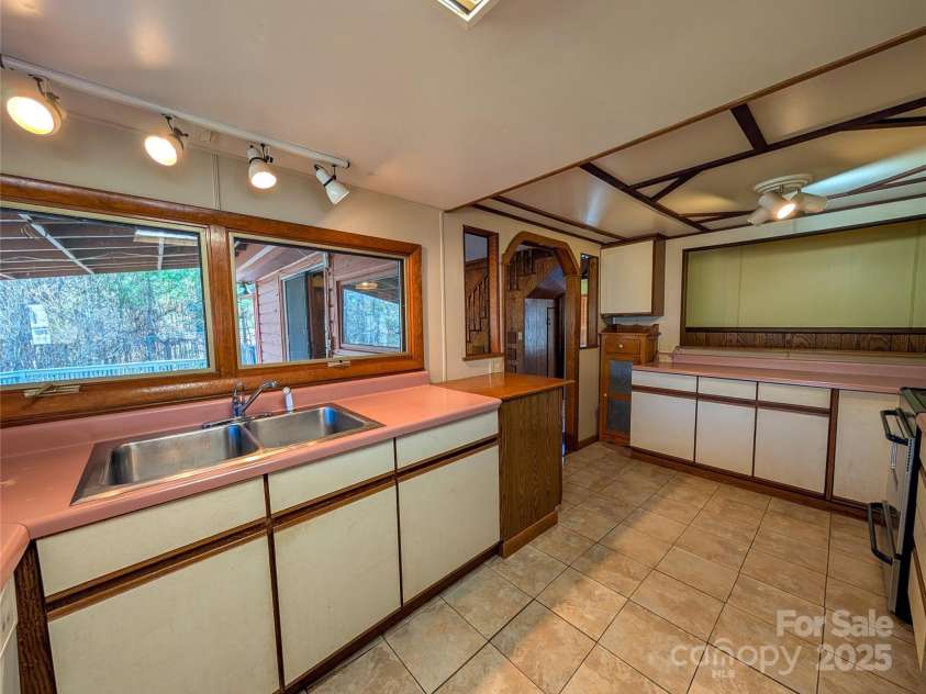 455 Rocky Springs Heights, Burnsville, NC 28714.  MLS# CAR4217195, YatesRealty ID 1898. 