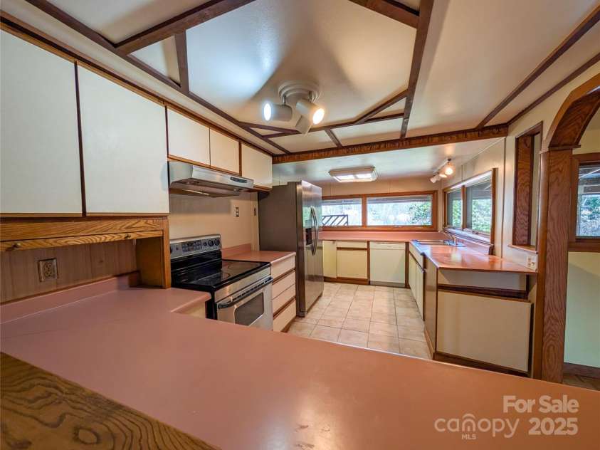 455 Rocky Springs Heights, Burnsville, NC 28714.  MLS# CAR4217195, YatesRealty ID 1898. 