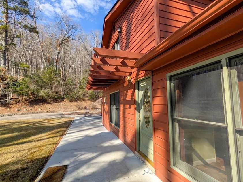 455 Rocky Springs Heights, Burnsville, NC 28714.  MLS# CAR4217195, YatesRealty ID 1898. 