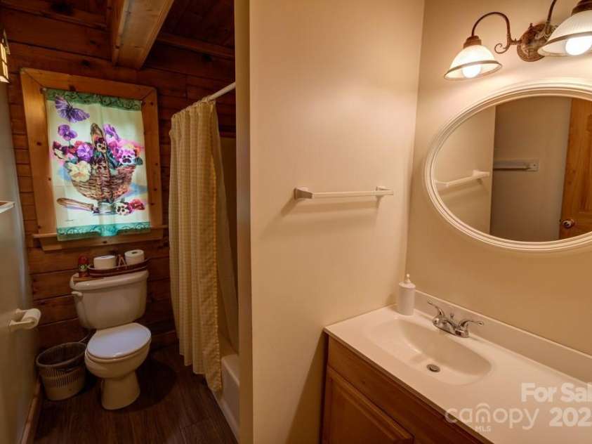 8020 Meadow Fork Road, Hot Springs, NC 28743.  MLS# CAR4306581, YatesRealty ID 1898. Bath #3 in Main Lodge