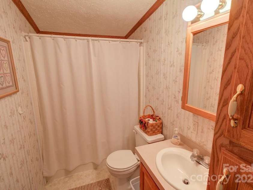 8020 Meadow Fork Road, Hot Springs, NC 28743.  MLS# CAR4306581, YatesRealty ID 1898. Guest house Bath #2