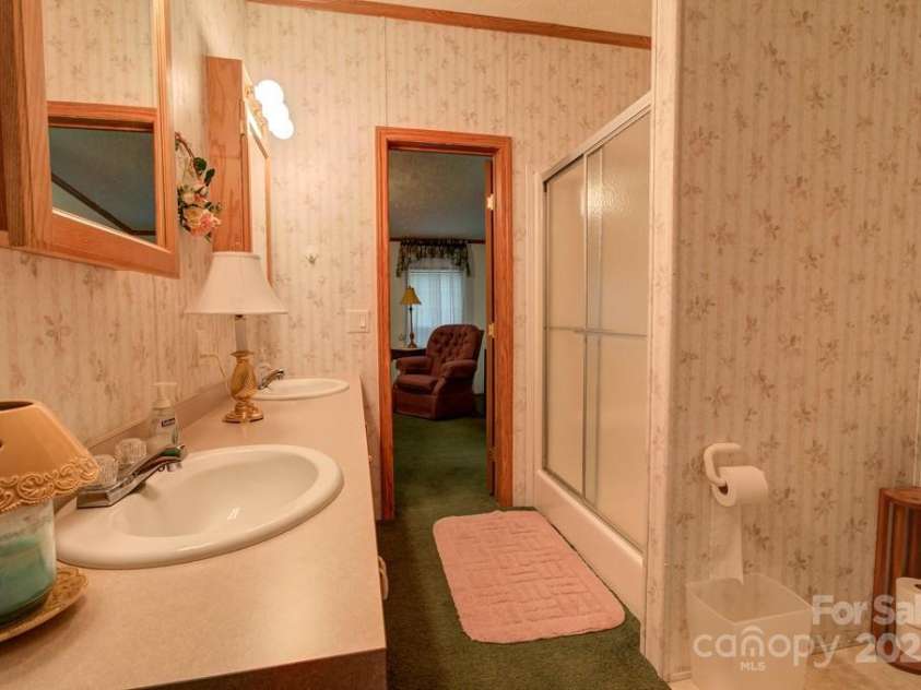 8020 Meadow Fork Road, Hot Springs, NC 28743.  MLS# CAR4306581, YatesRealty ID 1898. Guest house primary bath