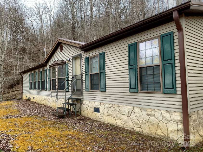 8020 Meadow Fork Road, Hot Springs, NC 28743.  MLS# CAR4306581, YatesRealty ID 1898. The Guest House (