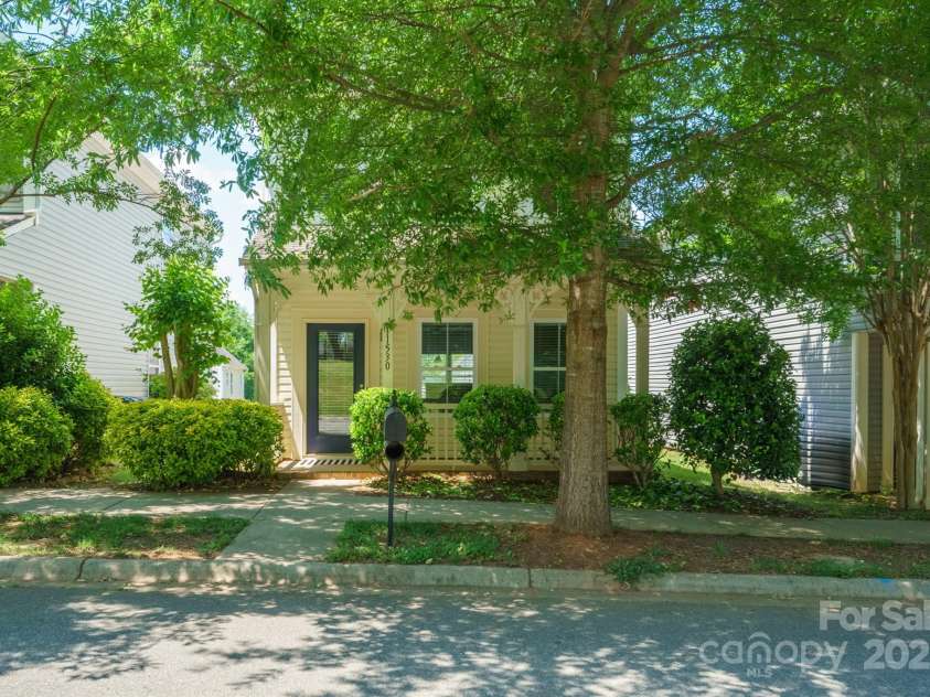 11530 Galashiels Drive, Huntersville, NC 28078.  MLS# CAR4256938, YatesRealty ID 18981. 