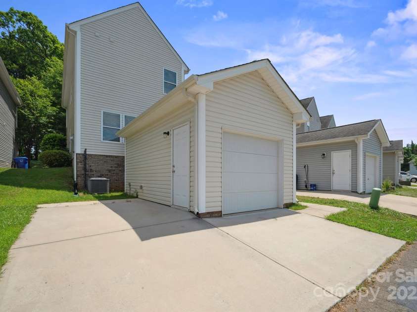 11530 Galashiels Drive, Huntersville, NC 28078.  MLS# CAR4256938, YatesRealty ID 18981. 