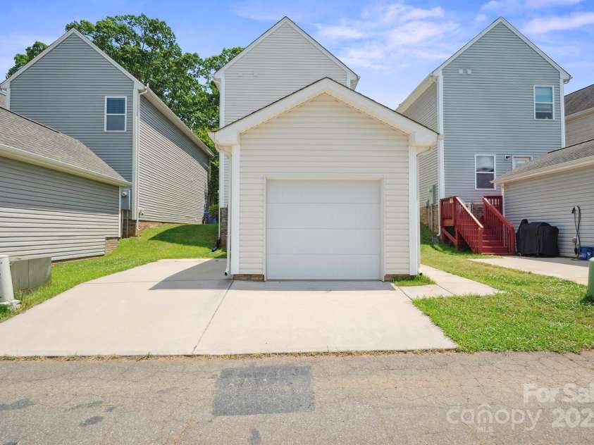 11530 Galashiels Drive, Huntersville, NC 28078.  MLS# CAR4256938, YatesRealty ID 18981. 