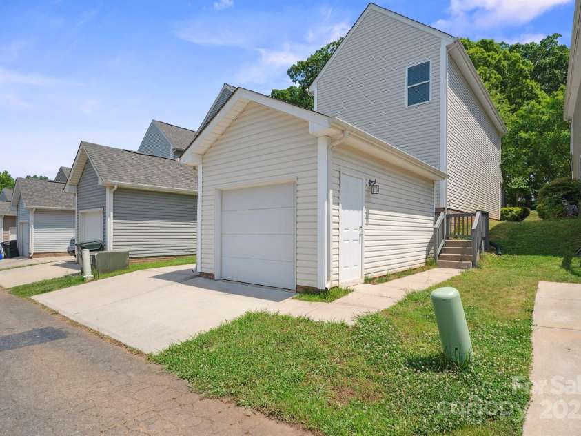 11530 Galashiels Drive, Huntersville, NC 28078.  MLS# CAR4256938, YatesRealty ID 18981. 