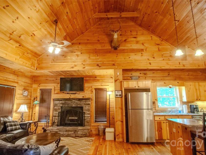 187 Gardeners Cove Road, Whittier, NC 28789.  MLS# CAR4231313, YatesRealty ID 18982. Cathedral ceilings